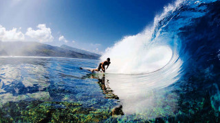 Surfing man wave ocean sunny 5 - top of a surfboard in the ocean free wallpaper