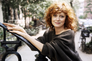 Woman red hair railing city - a city street free wallpaper