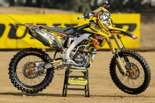 Dirt bike parked dirt field 2 - logo free wallpaper