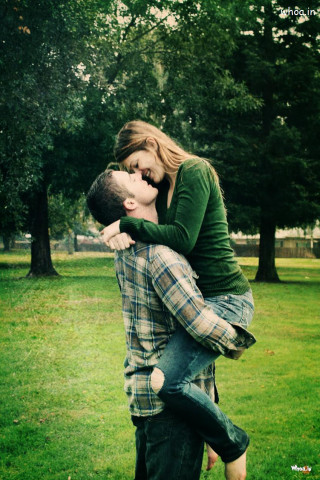 Man woman hug park trees - free valentines wallpaper