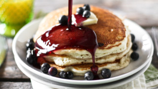 Pancakes blueberries syrup plate fork 4 - dom qwek free wallpaper