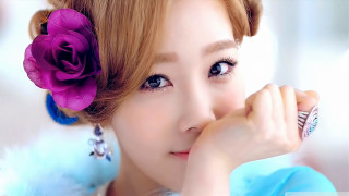 Woman flower hair ring finger - her finger and a ring free wallpaper