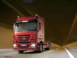 Red truck night street lights 2 - a red truck free wallpaper