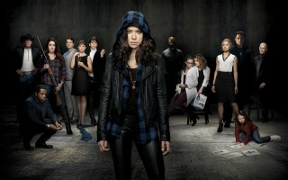 Woman group dark room black - free dark wallpaper
