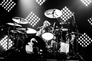 Man playing drums stage lights - alex petruk ape free wallpaper