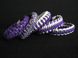 Purple white paracordings black background - a group free wallpaper