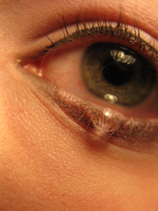 Close up teary eye eyeliner - amano free wallpaper