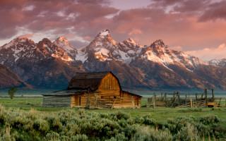 Barn field mountains sunset pink 4 - a barn in a field free wallpaper
