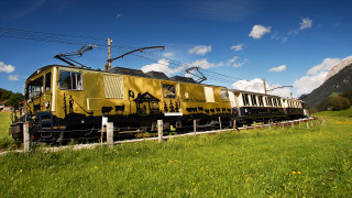 Yellow train green field sunny - artgem free wallpaper