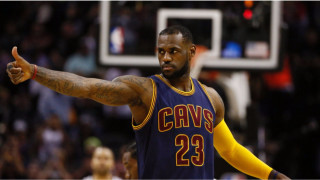 Bearded man jersey thumbs up - turnaround free wallpaper