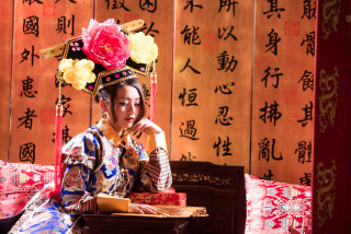 Woman chinese costume bed flower - movie still free wallpaper