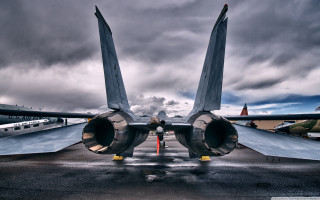 Jet plane runway cloudy sky 8 - a jet plane free wallpaper