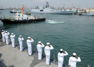 Sailors saluting ship water tug - mannerism free wallpaper