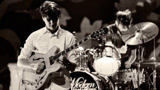 Man playing guitar drums stage - stage free wallpaper