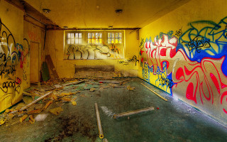 Run down building graffiti window - graffiti paint free wallpaper