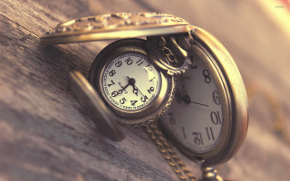 Pocket watch chain wooden surface - a wooden surface free wallpaper