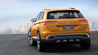 Yellow volkswagen suv parking lot 2 - a blue sky in the foreground free wallpaper