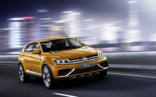 Yellow volkswagen suv night city - a city street free wallpaper
