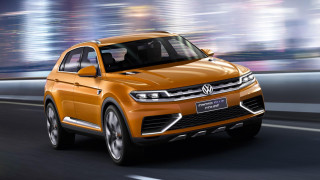 Yellow volkswagen suv night city 2 - a city street free wallpaper
