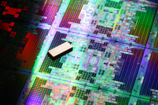 Micro processor chip colorful circuit - ray free wallpaper