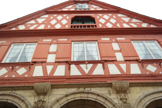 Building clock windows side top - free architecture wallpaper