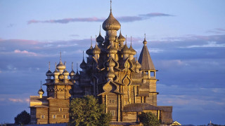 Large building spires sky background - naive free wallpaper