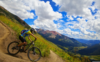 Mountain bike dirt road cloudy - widescreen free wallpaper