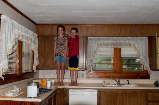Young boys kitchen sink dishwasher - a photo free wallpaper
