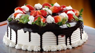 Chocolate strawberry cake table candle 3 - a cake free wallpaper