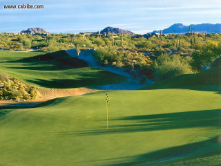Golf course green flag mountains - a golf course free wallpaper