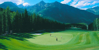Golf course people mountains clouds - a golf course free wallpaper