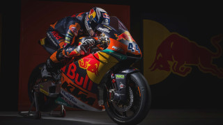 Motorcycle person dark room red - ray free wallpaper