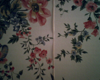Flowered wall shoes floor design - paper texture free wallpaper