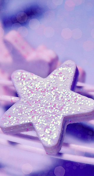 Star shaped cookie stick glitters - a toothbrush free wallpaper