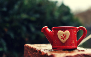 Red teapot heart ledged house - a house free wallpaper
