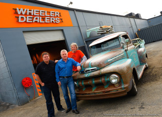 Three men truck wheeler dealers - art informel free wallpaper