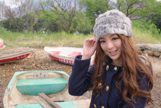 Young woman boat beach hat - a young woman free wallpaper