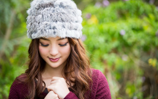 Woman hat fur pom looking - winter free wallpaper for desktop