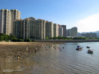 Beach people boats water buildings - cui bai free wallpaper