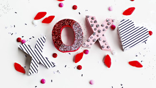 Close up number table confetti - international typographic style free wallpaper for desktop
