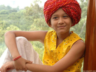 Young girl red turban window - a window sill in front free wallpaper