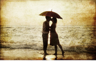 Couple kissing umbrella beach sunset 2 - romantic free wallpaper