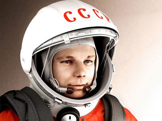Man white helmet red white - a white helmet free wallpaper