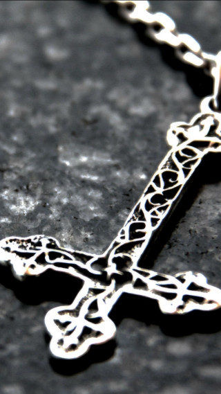 Cross black surface chain metal - dionisiu free wallpaper