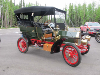 Old model car parking lot 4 - an old model car free wallpaper