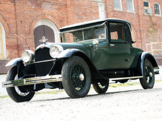 Old car brick building open - an old model car free wallpaper