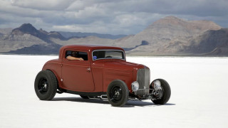 Red car desert mountains cloudy 2 - a desert area free wallpaper