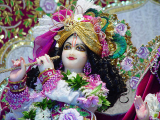 Statue woman flute flower hair 3 - a costume free wallpaper