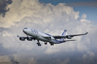 Jetliner flying cloudy sky landing 2 - a cloudy sky free wallpaper