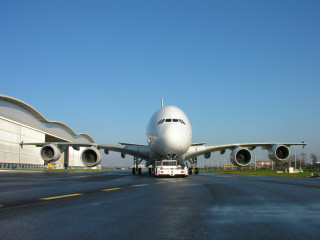 Jetliner airport runway building truck - top of an airport runway next free wallpaper